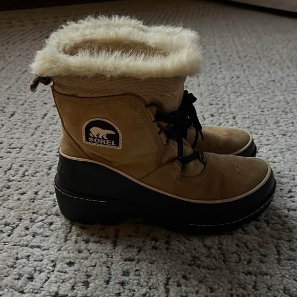 Sorel Snow Boots - Picture 1 of 3